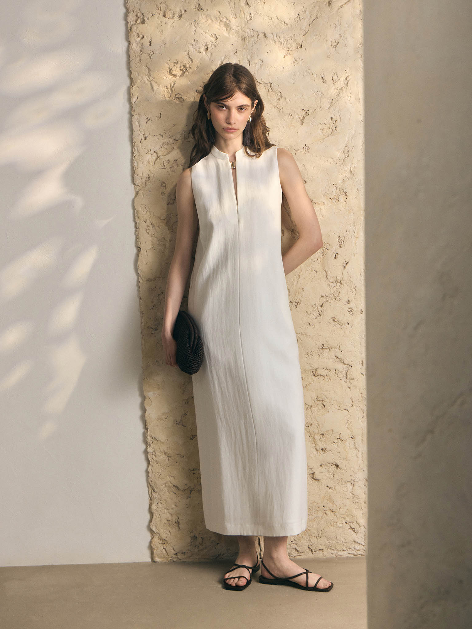 Viscose maxi dress with a metal fastening at the collar
