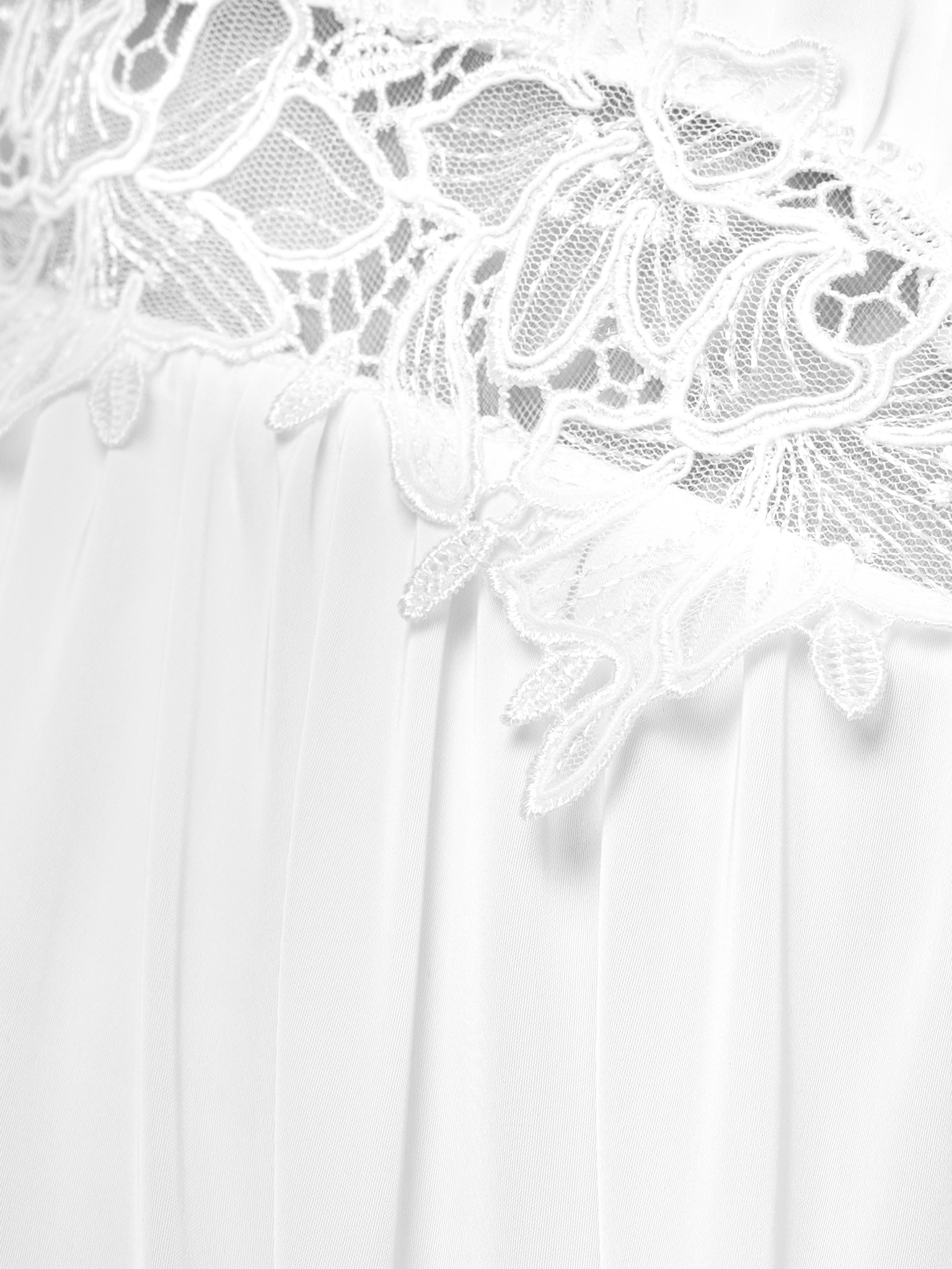 Lightweight maxi dress with lace inserts on the shoulders and waist