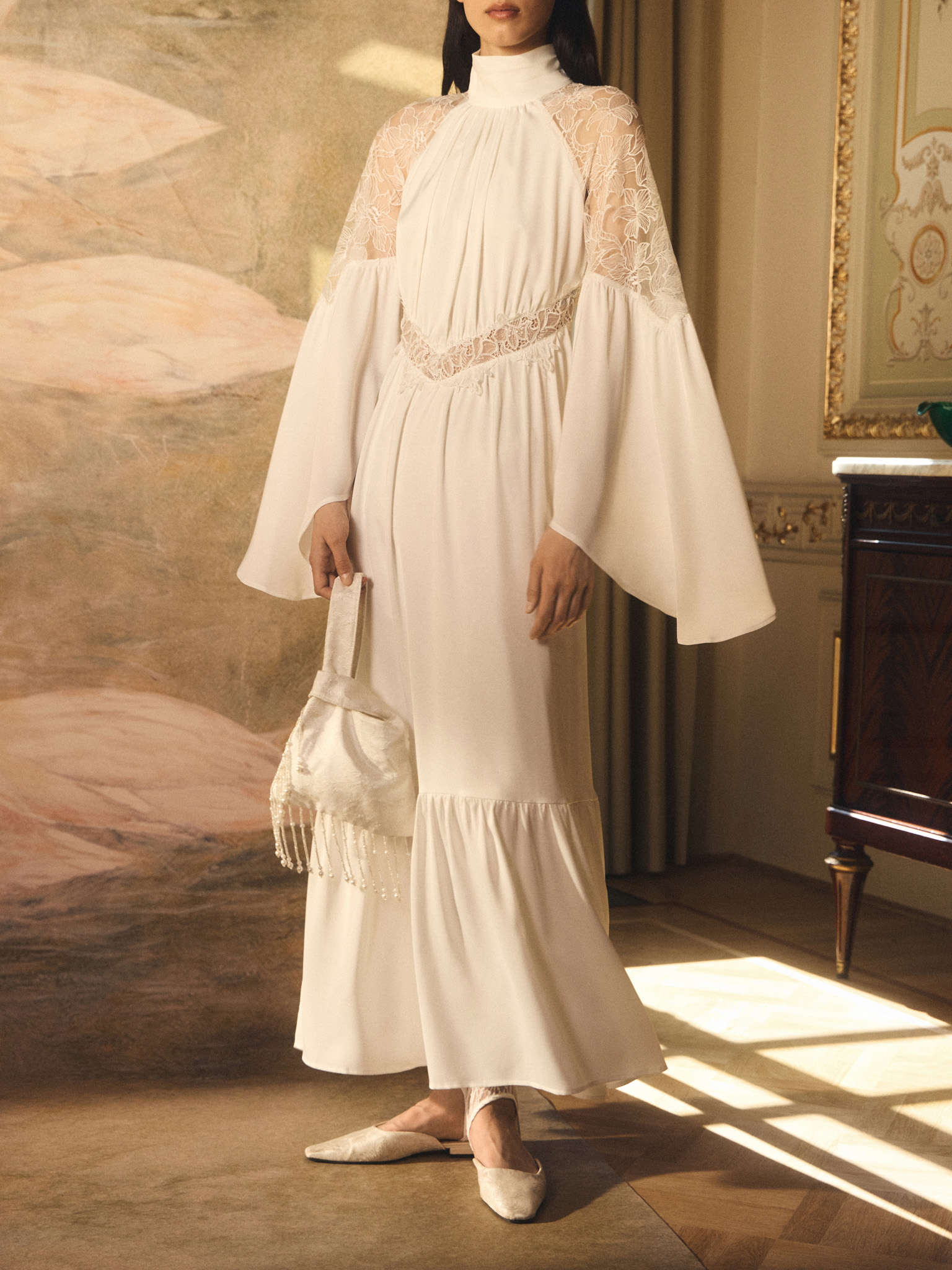 Lightweight maxi dress with lace inserts on the shoulders and waist