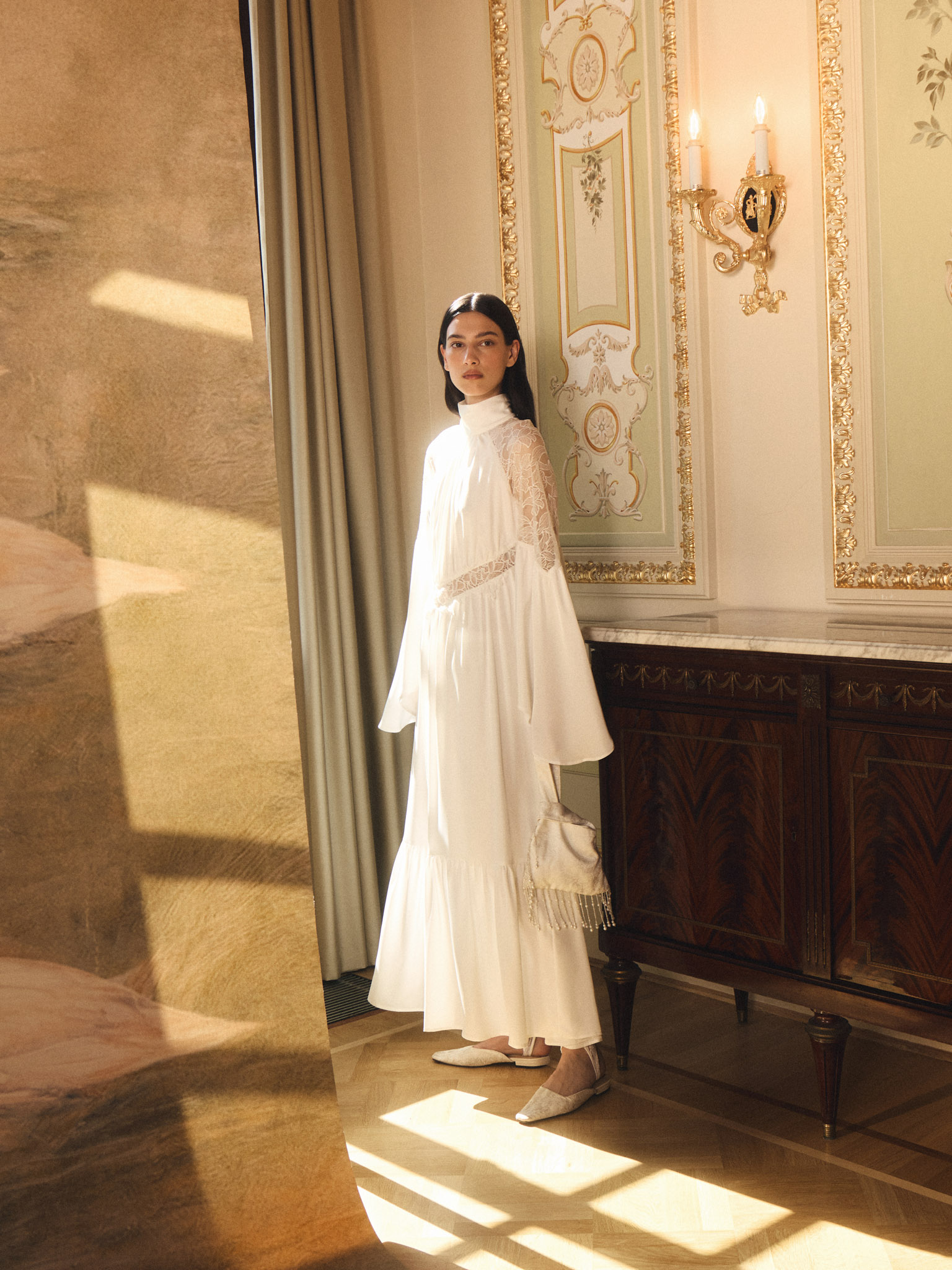 Lightweight maxi dress with lace inserts on the shoulders and waist