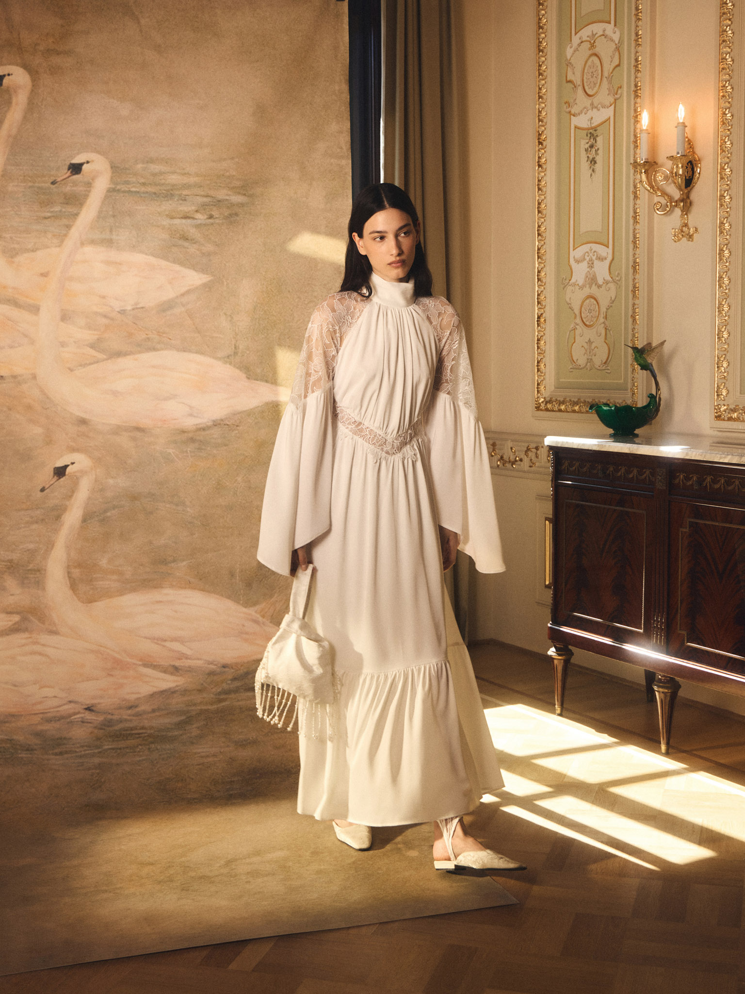 Lightweight maxi dress with lace inserts on the shoulders and waist