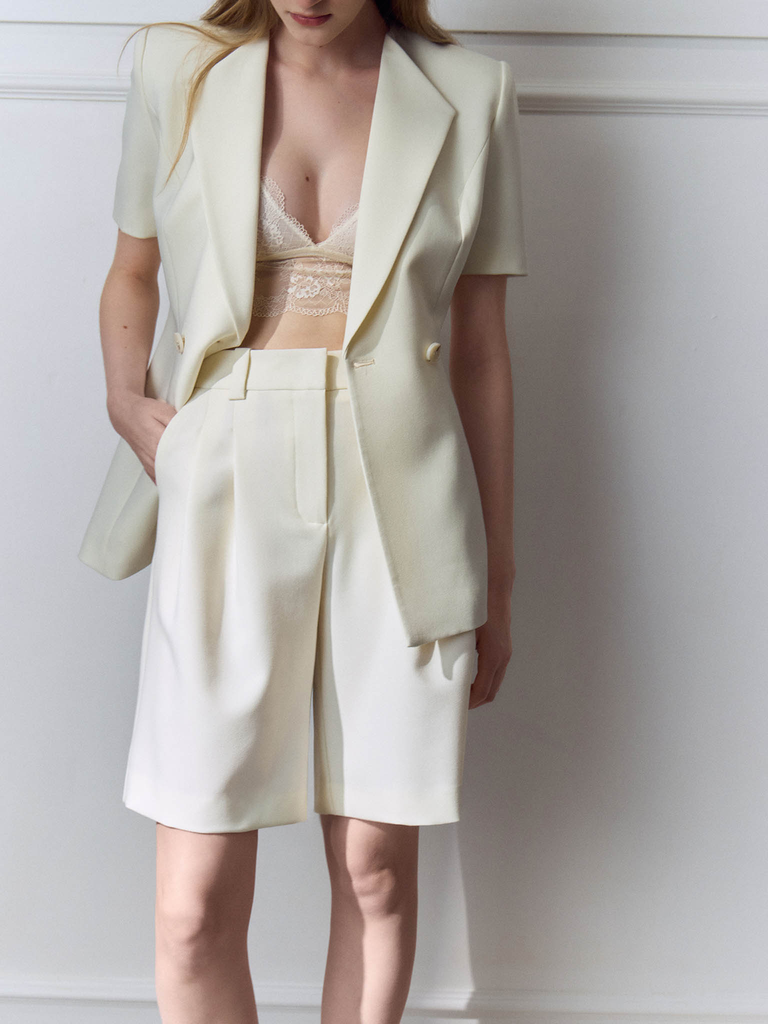 Loose-fitting shorts made in suiting fabric with waist pleats 