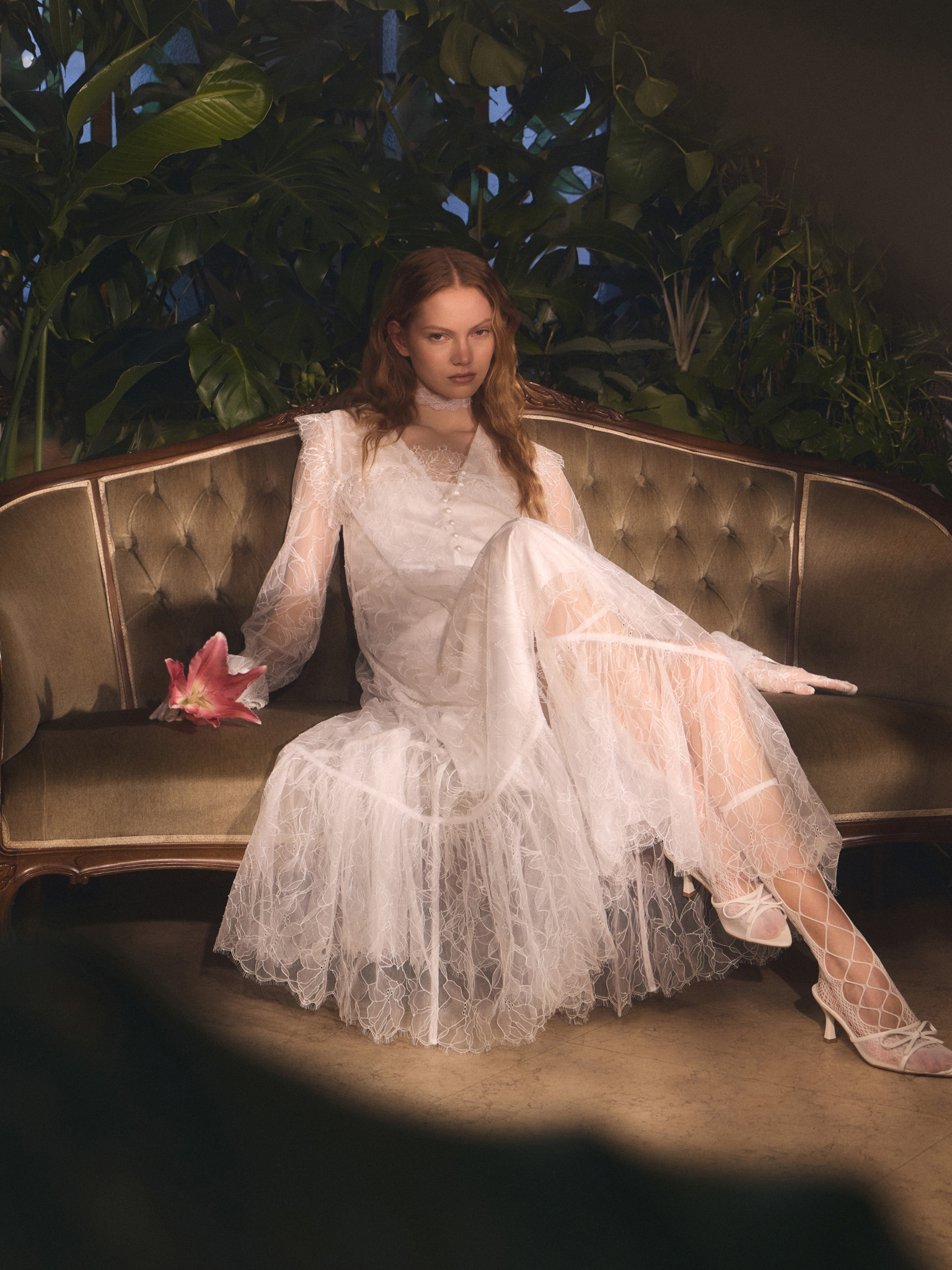 Lace cape with pearlescent button fastening