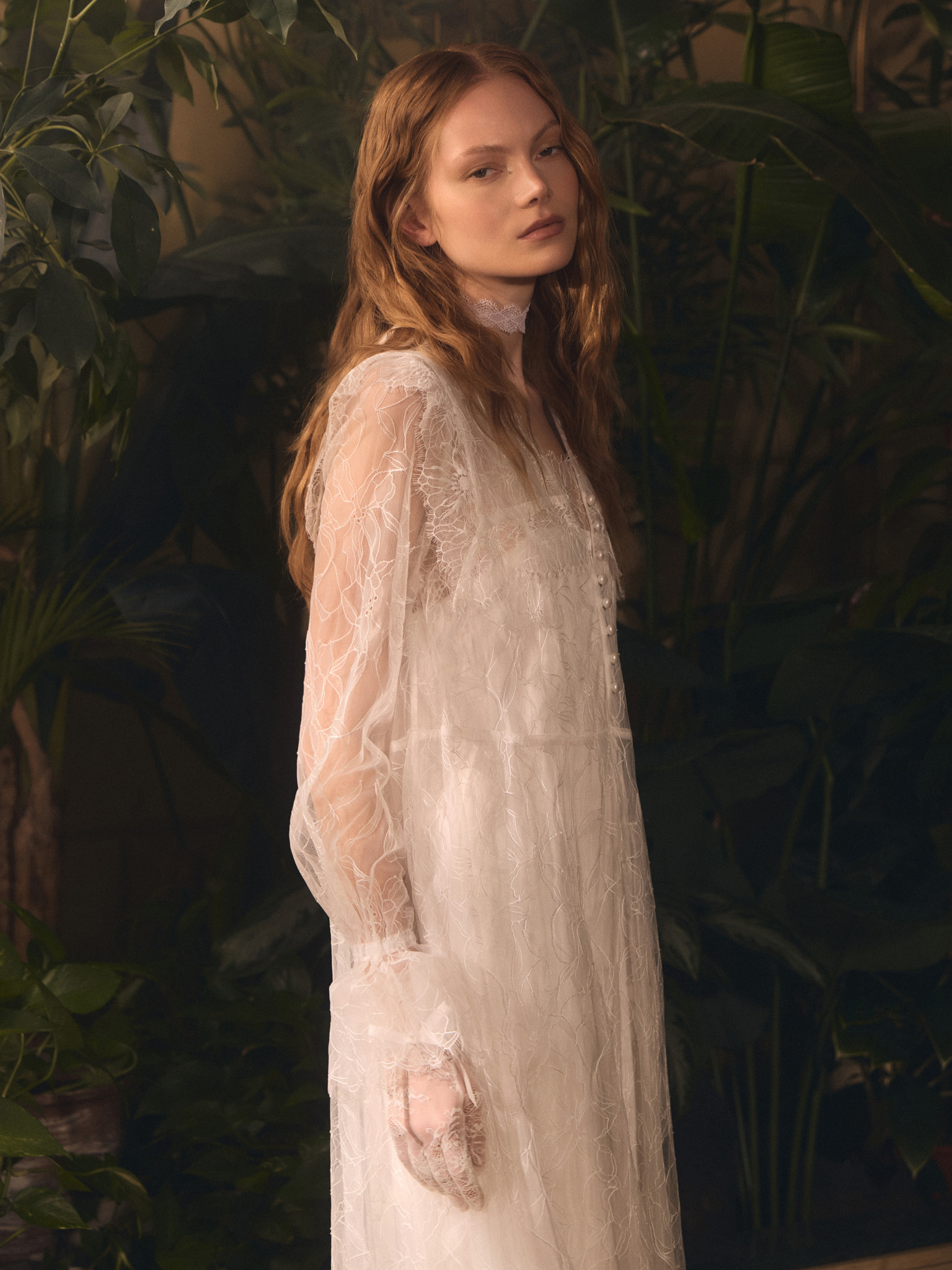 Lace cape with pearlescent button fastening