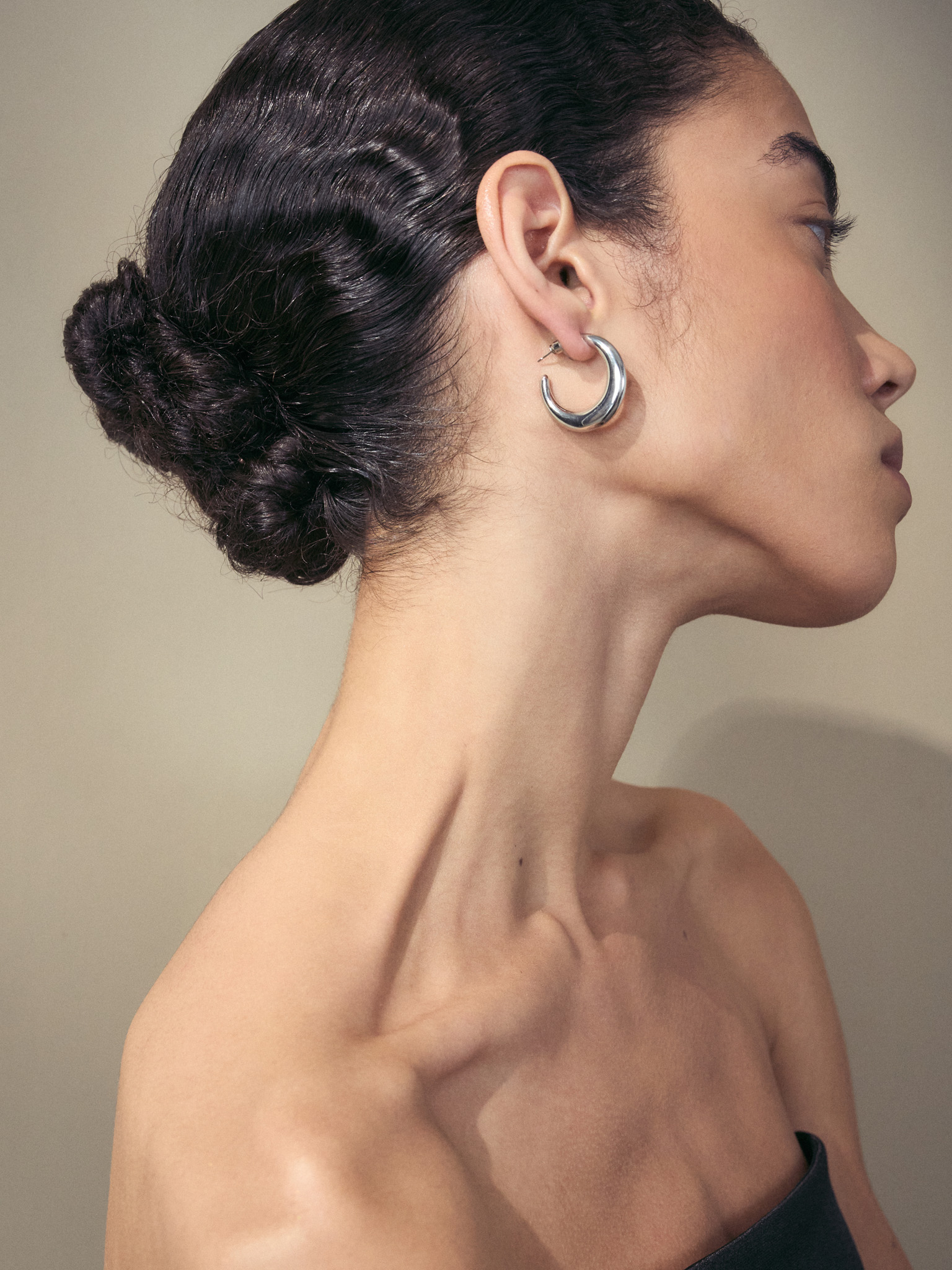 Puffed half-hoop earrings