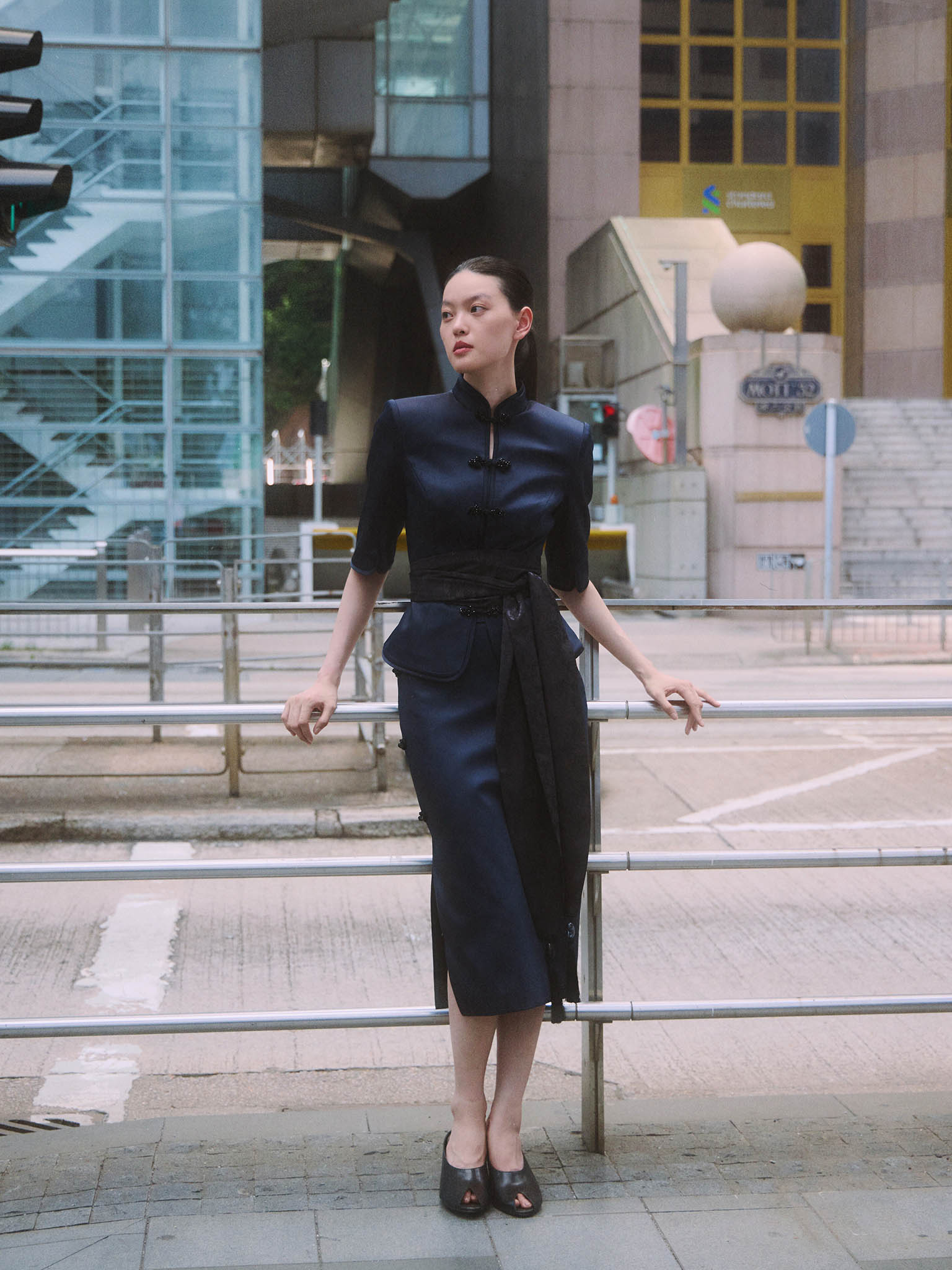 Fitted jacket with fastenings